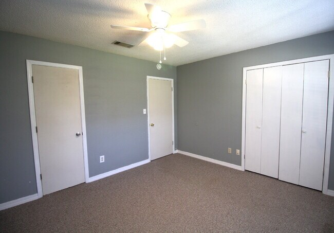 Building Photo - Northeast Pensacola 2BR Townhome with Private Patio, Partially Fenced Yard & Jack-and-Jill Bath