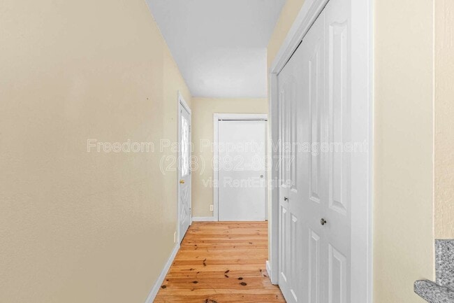 Building Photo - 17778 E Canary Creek Rd