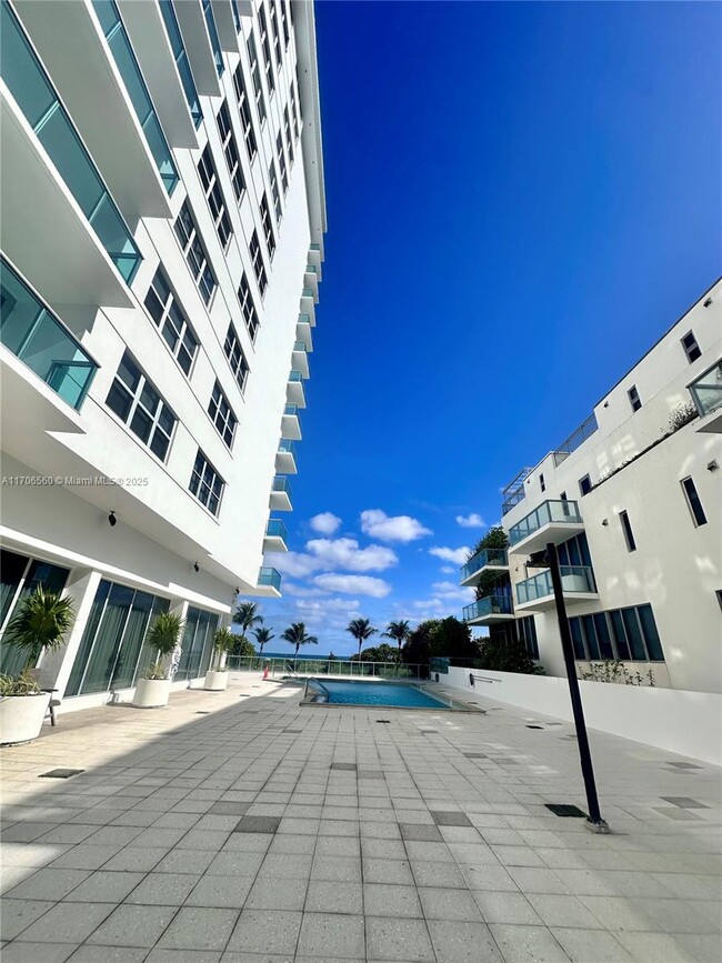 Building Photo - 9511 Collins Ave