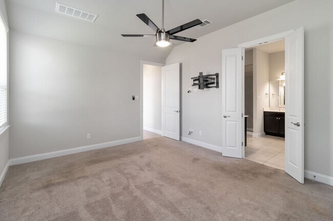 Building Photo - Beautiful 3-bed, 2-bath home for lease in the Oaks at San Gabriel in Georgetown!