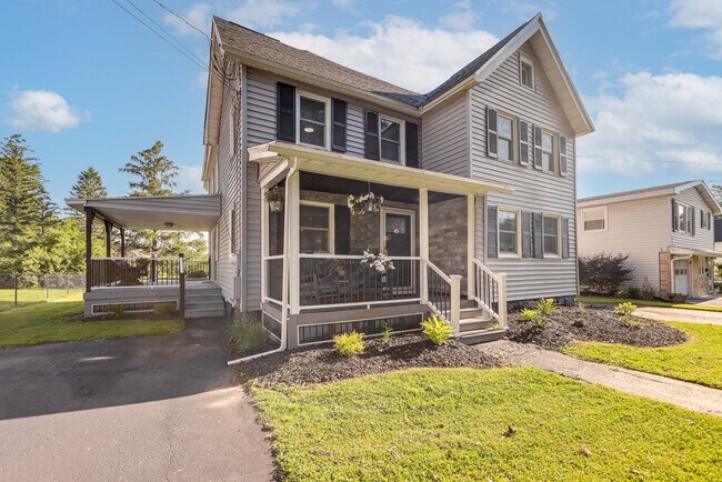 Building Photo - 15 Hockeborne Ave