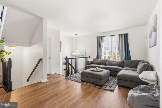 Building Photo - 9841 Cheshire Ridge Cir