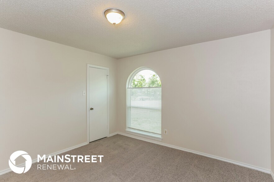 Building Photo - 1714 Yorktown Dr