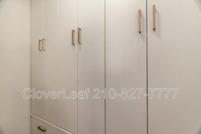 Building Photo - 8003 Oxbow Way