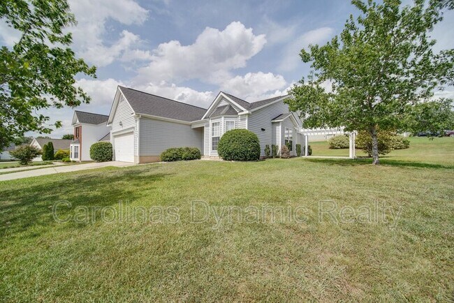 Building Photo - 120 Lantana Dr