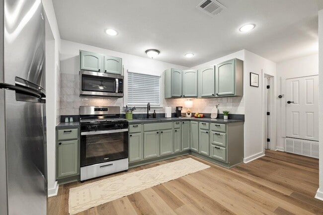 Building Photo - 2109 Brackenridge St