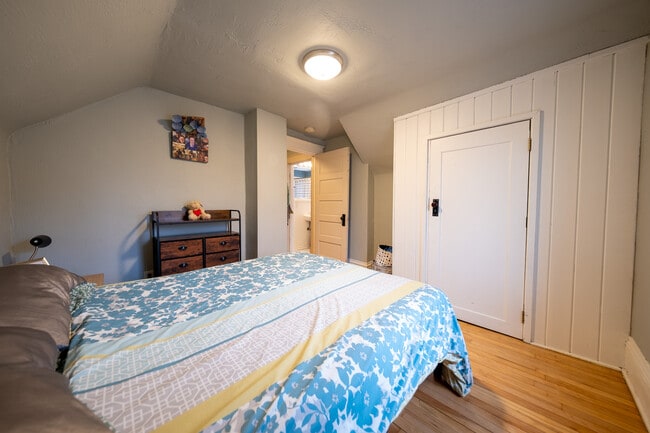 Building Photo - 2601 E 38th St