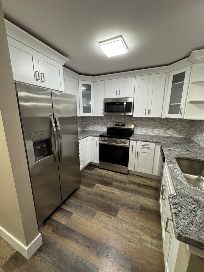 Building Photo - 1919 Summer Club Dr