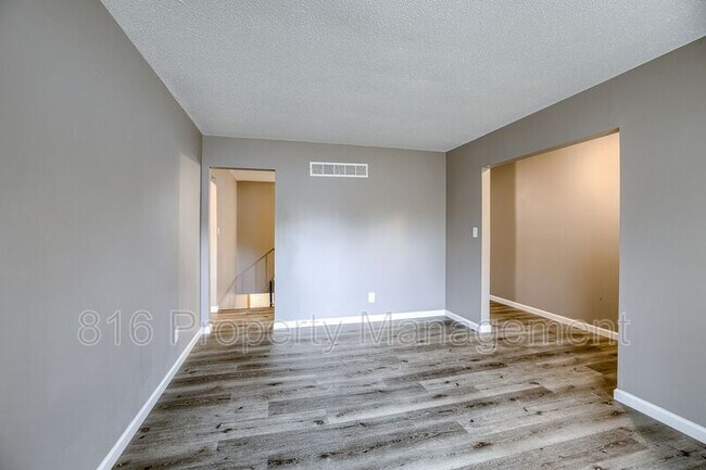 Building Photo - 11125-11127 E 84th Terr