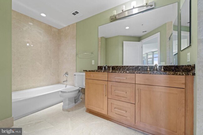 Building Photo - 8220 Crestwood Heights Dr