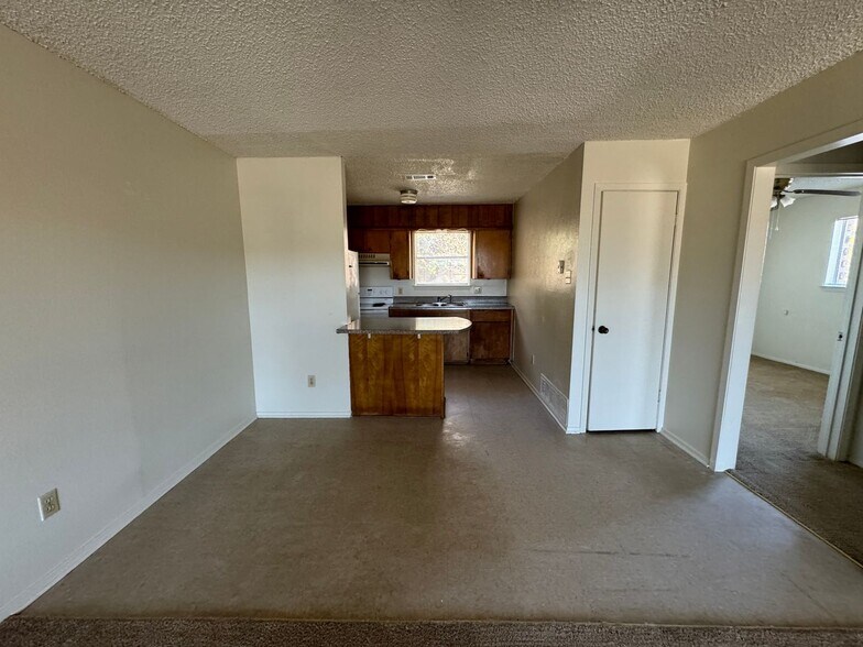 Building Photo - 907 N 7th St