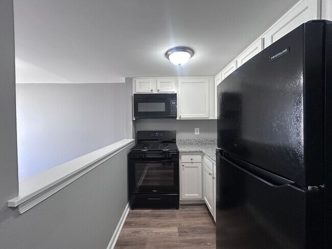Building Photo - Baltimore - 2 bedrooms and 1 bath Available!