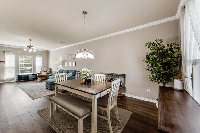 Building Photo - 512 Forest Village Cir