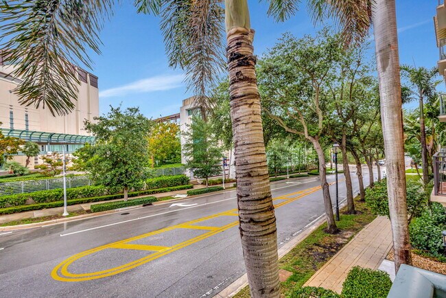 Building Photo - 780 S Sapodilla Ave