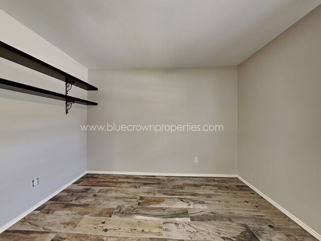 Building Photo - 9 Brookfield Ct