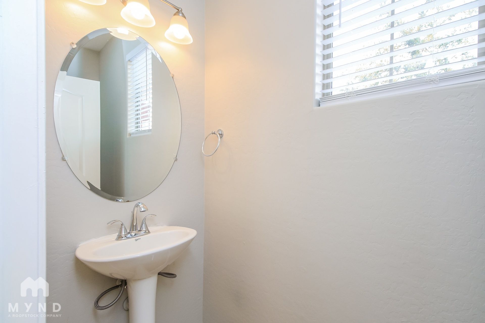 Building Photo - 3851 E Flower St