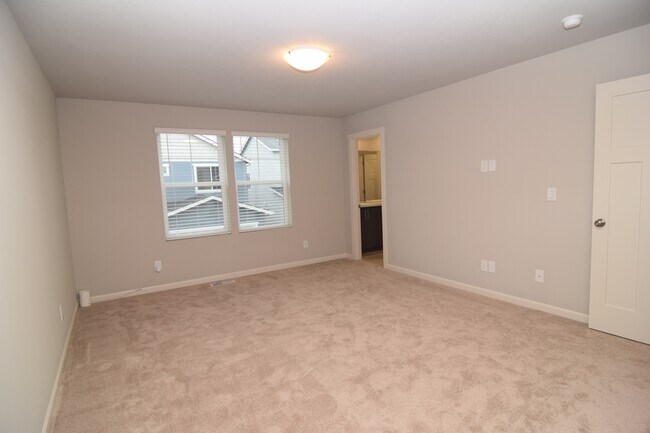 Building Photo - 8408 SE Quincy St