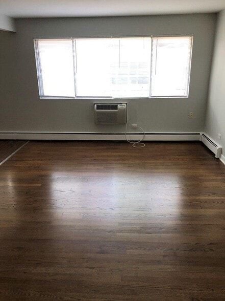 Building Photo - 8549 W Grand Ave