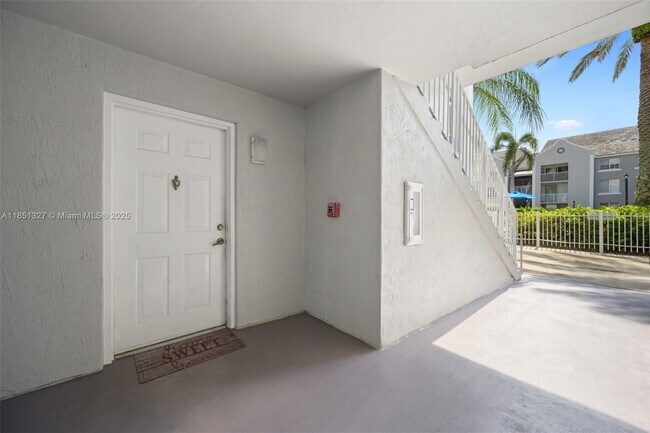 Building Photo - 655 SW 111th Way