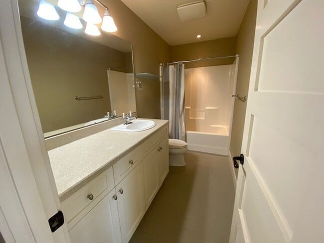 Building Photo - hi2209