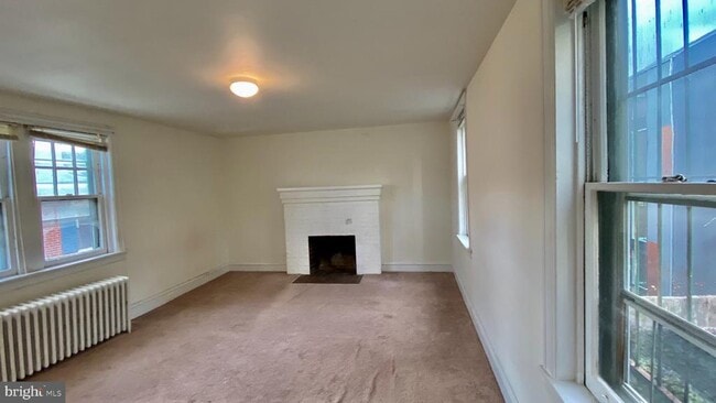 Building Photo - 332 S 17th St