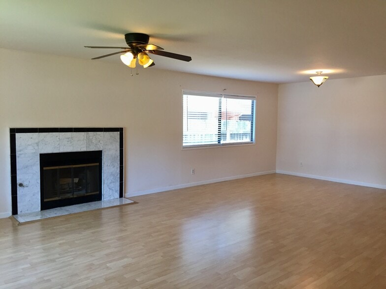 Building Photo - 22451 Dolorosa St
