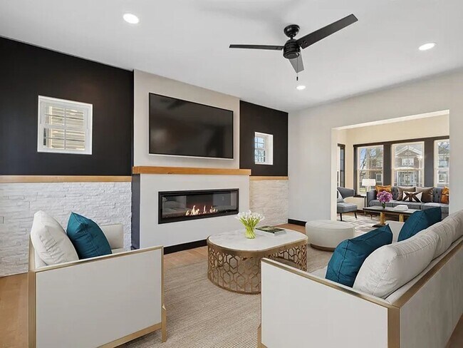 Building Photo - South Grandview