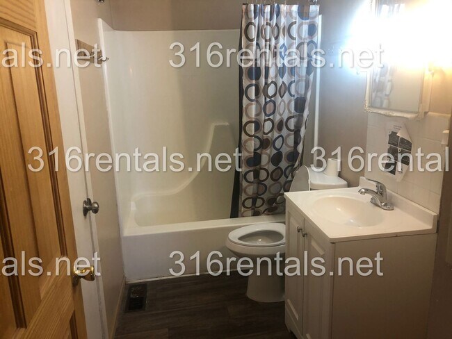 Building Photo - $1175 - 3 bed 2 bath - Single Family Home