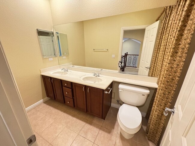 Building Photo - Spacious 4 Bedroom Home with Private Pool!