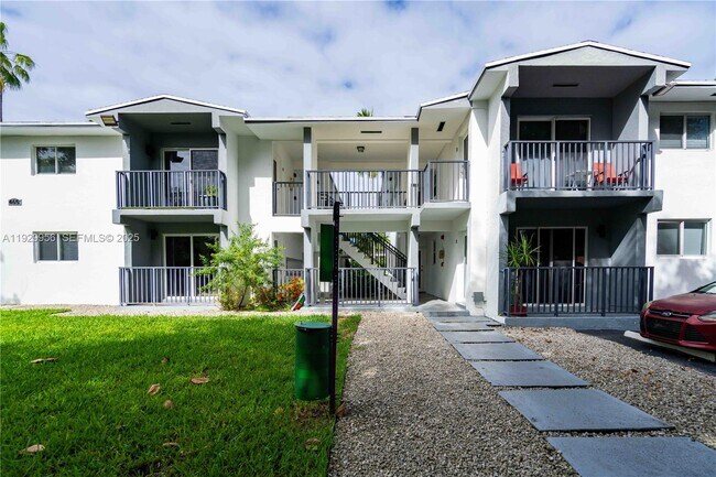 Building Photo - 465 NE 59th St