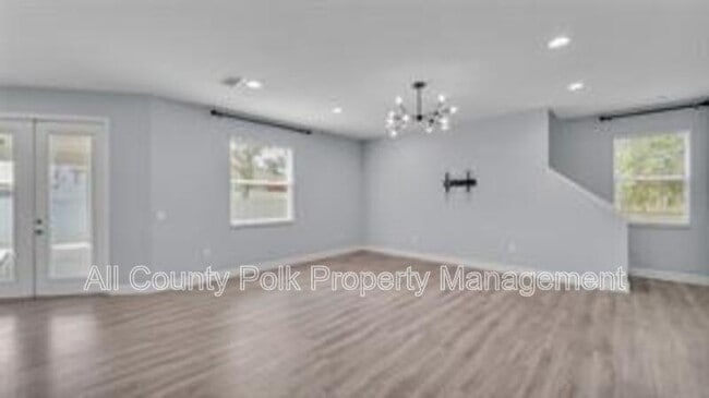 Building Photo - 1095 Woodland Oaks Dr