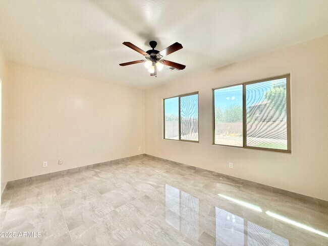 Building Photo - 10631 E Sunflower Ln
