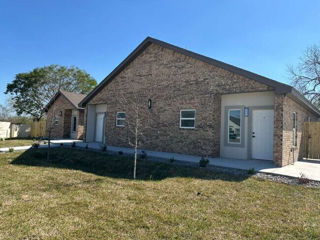 Building Photo - 3604 Paola St