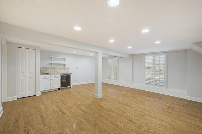 Building Photo - 1016 Harwood Pl