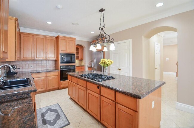 Building Photo - 5835 Stratford Gardens Dr