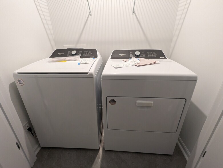 Building Photo - Room in Townhome on Leading St