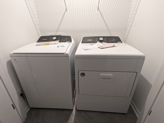 Building Photo - Room in Townhome on Leading St