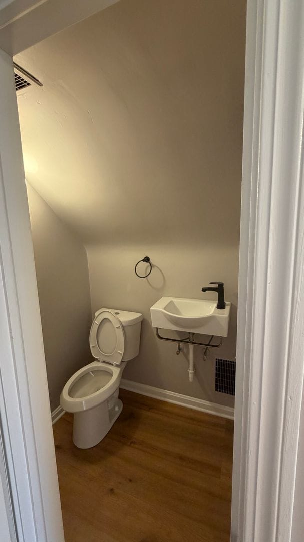 Building Photo - 3 bd 1.5 bath downtown Willoughby