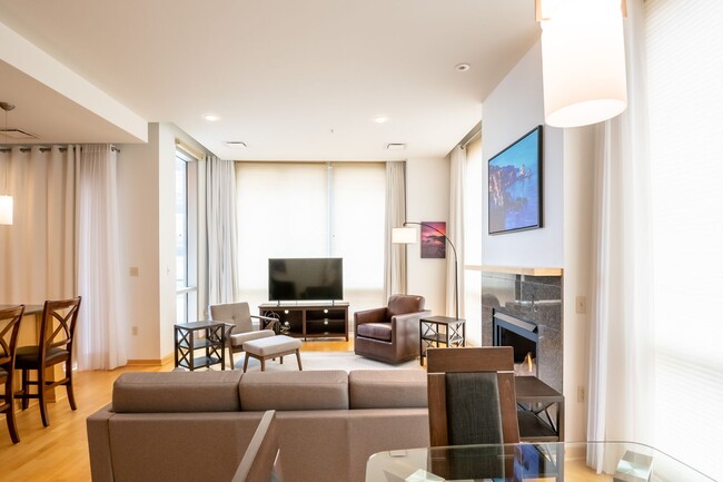 Building Photo - Furnished Sheraton Condo-- 1 BD/1 BTH **Av...