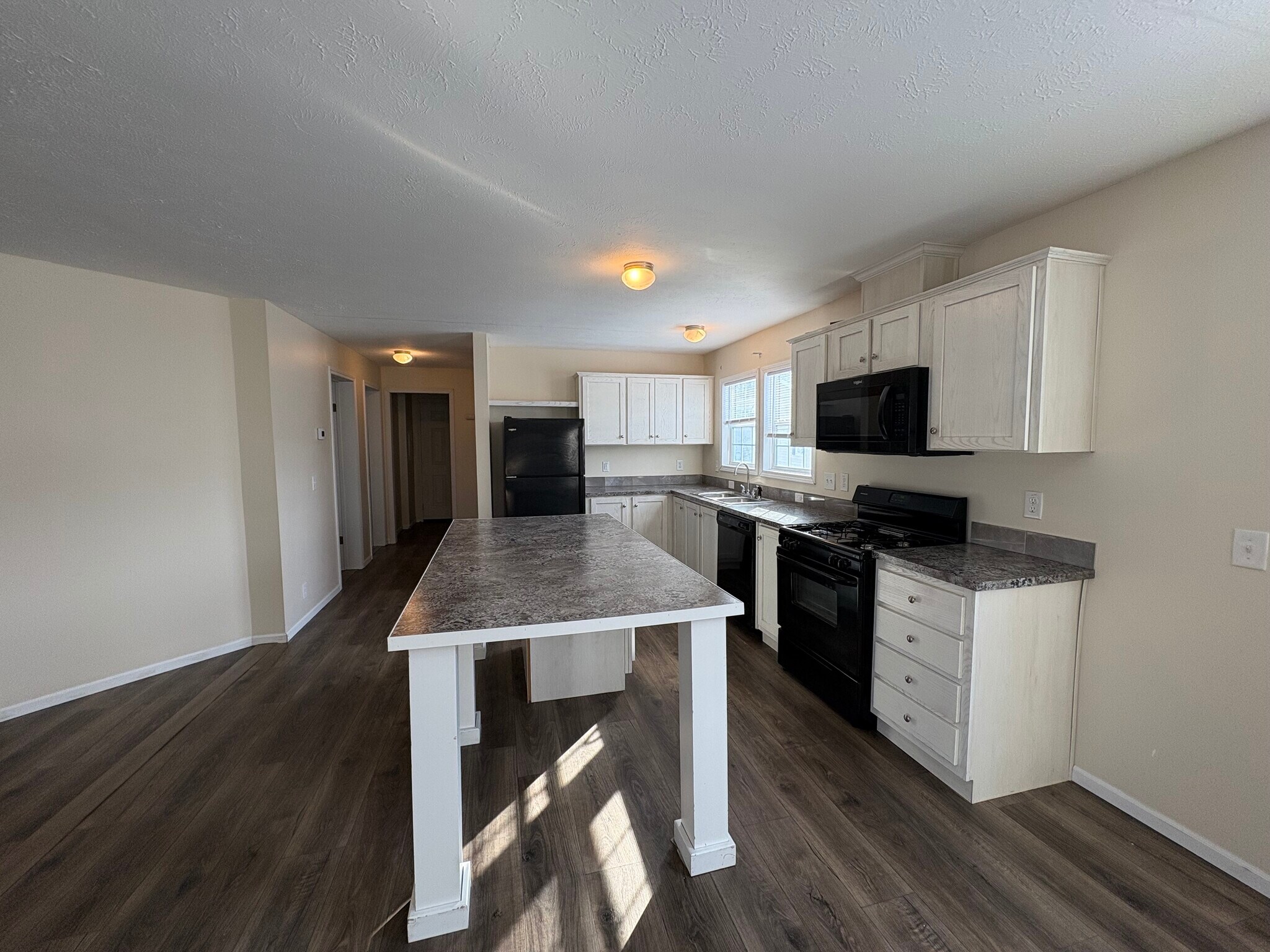 Building Photo - 201 Barn Ridge