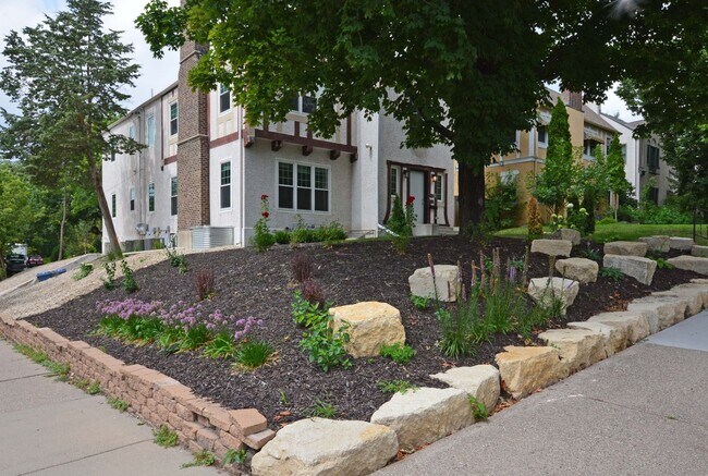 Building Photo - 3552 Irving Ave S