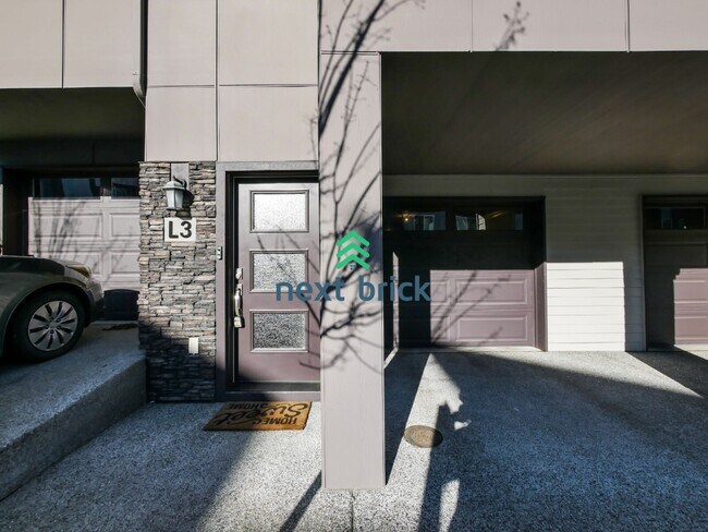 Building Photo - 3 Bed and 3 Bath Stunning Townhome is Available for Rent!