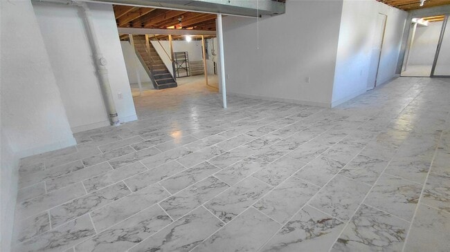 Building Photo - 874 Hollyridge Dr
