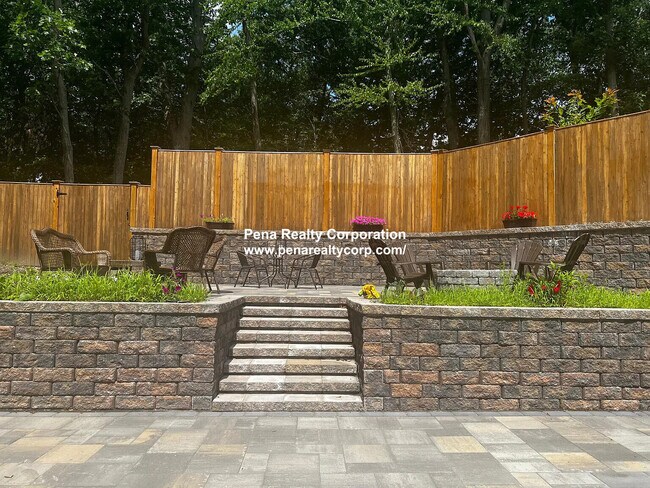 Building Photo - 130 South St