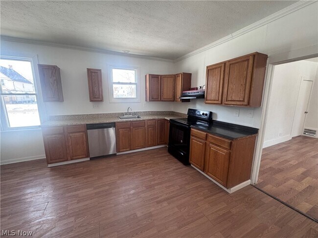 Building Photo - 6606 Charter Ave