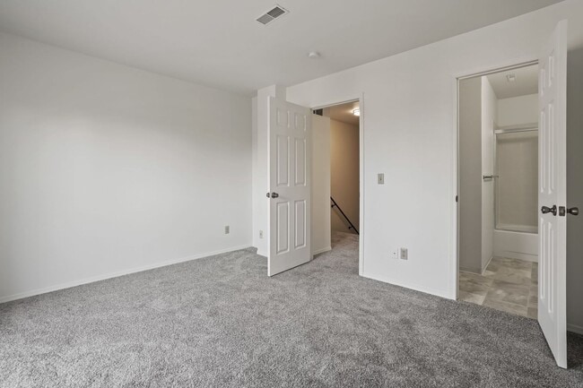 Building Photo - Charming 2bd/1.5ba SE Boise Townhome w/Pool