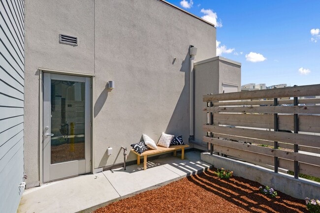 Building Photo - SF Shipyard - 3 BR, 2.5 BA Townhouse 1,437 Sq. Ft. - 3D Virtual Tour, 2-Car Garage