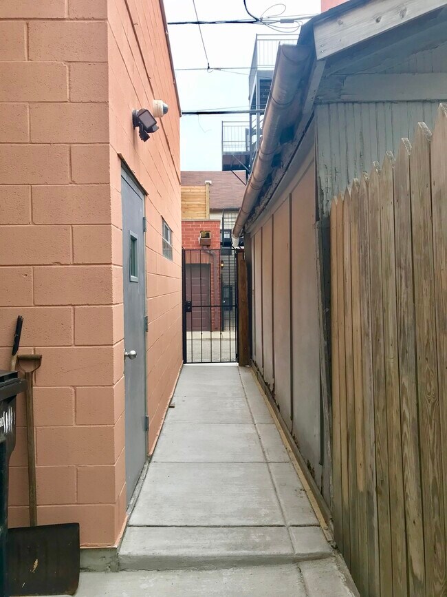 Building Photo - 1111 N Ashland Ave