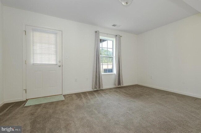 Building Photo - 71 Babylonica Ct