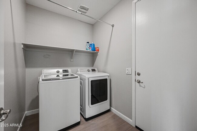 Building Photo - 1825 E Saguaro Park Ln